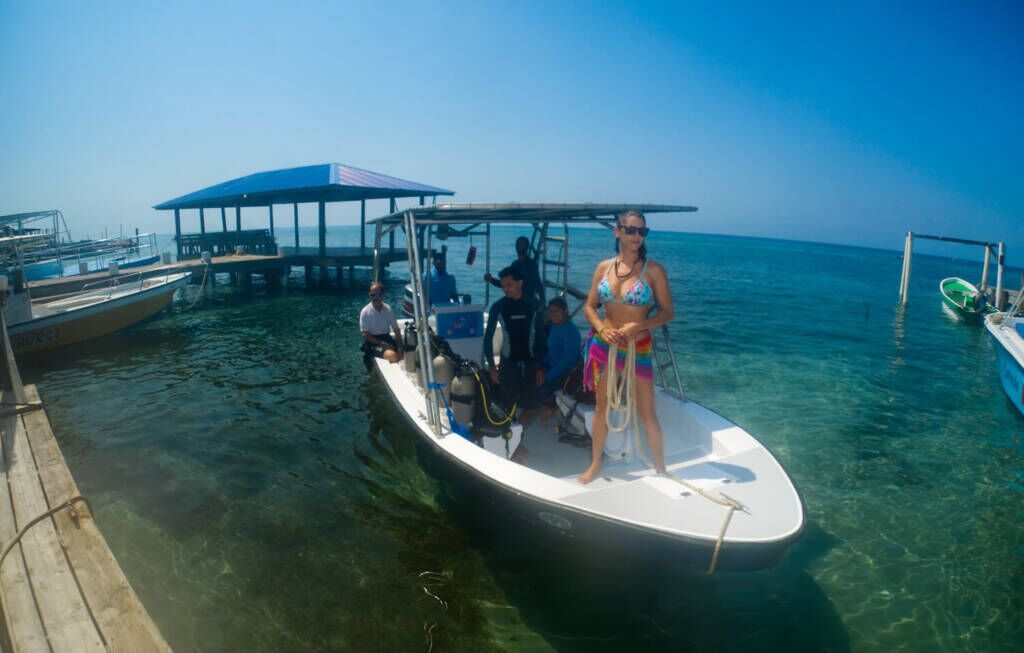 boat returning from scuba diving on Roatan